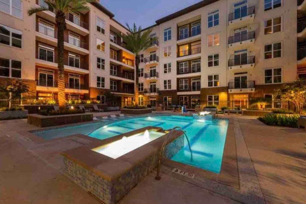 Htown Downtown Oasis Apartment Houston Exterior photo