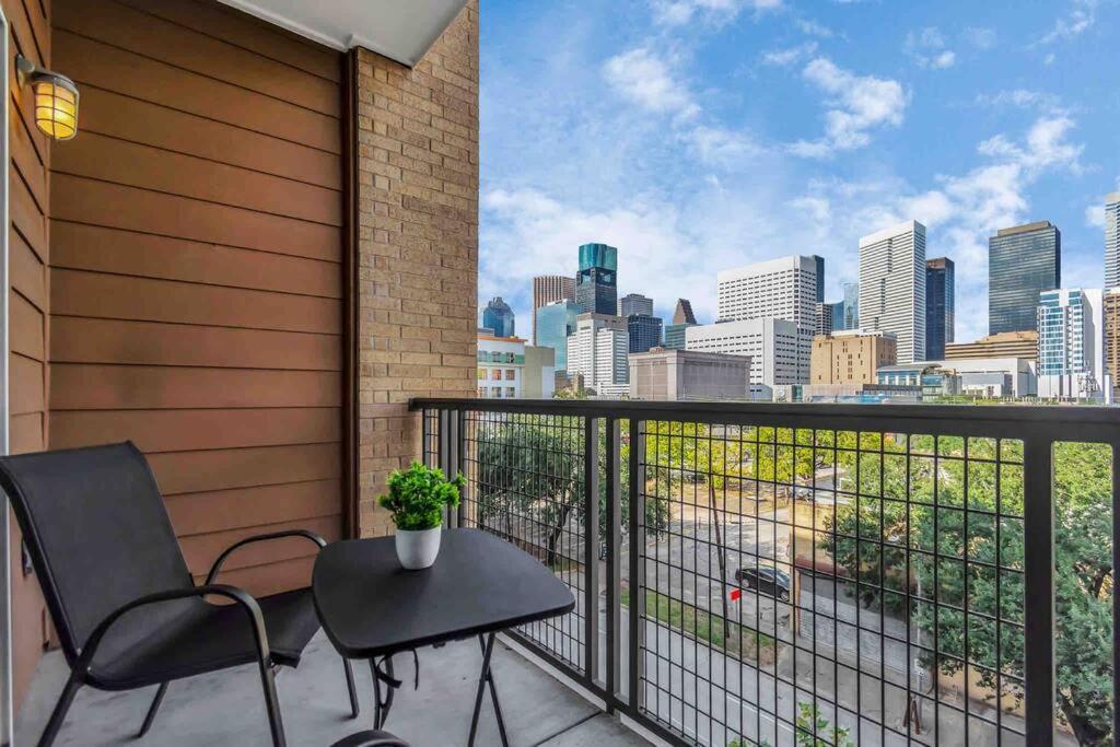 Htown Downtown Oasis Apartment Houston Exterior photo